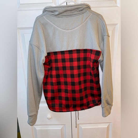 Simply Southern Plaid Women’s XL Sweatshirt - Picture 2 of 4